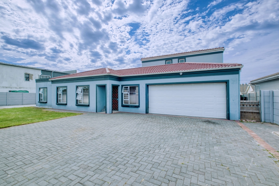 5 Bedroom Property for Sale in Fairview Eastern Cape